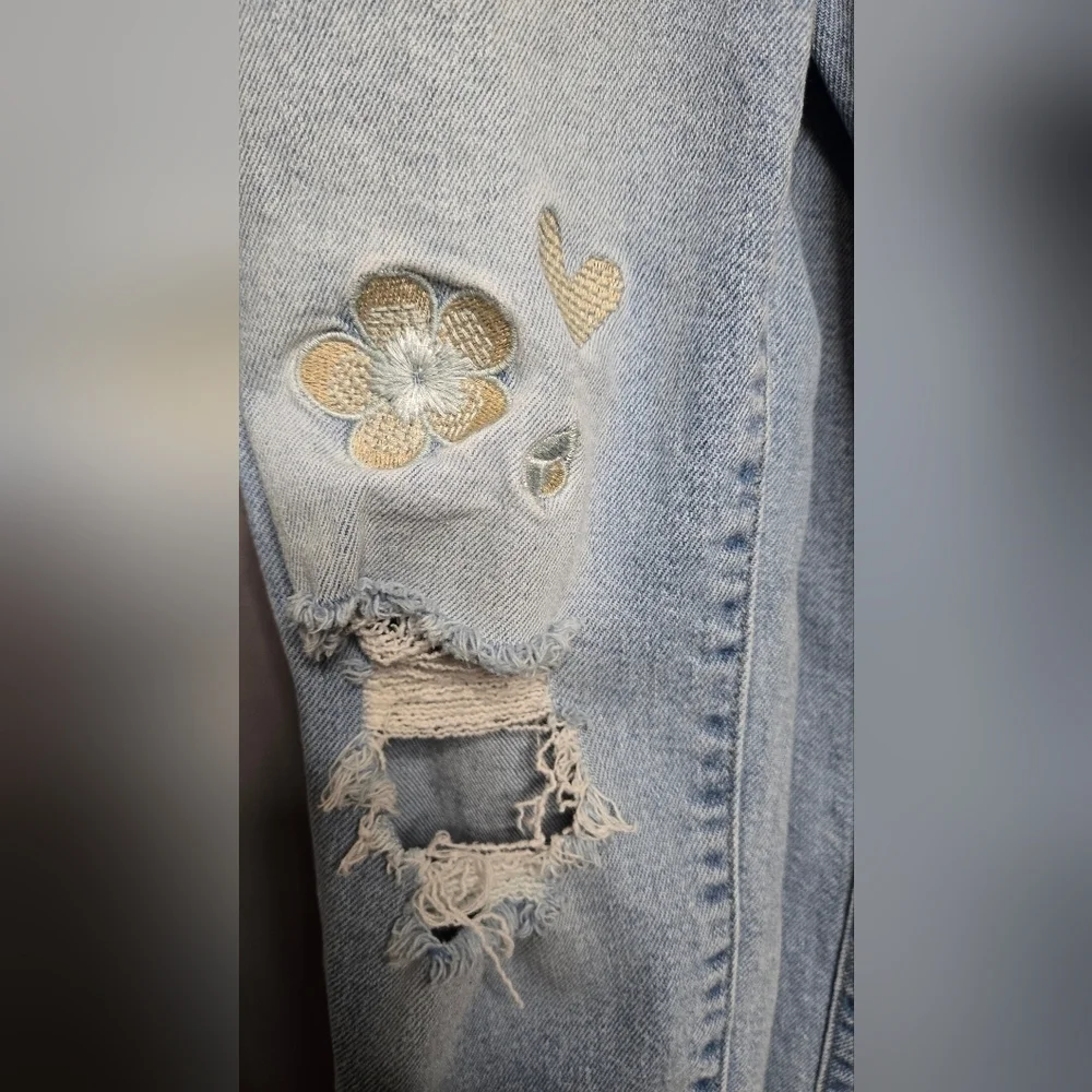 Kids Maurices Light Wash Distressed Denim Overalls Size 8 Reg